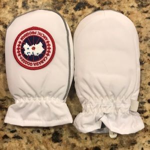 Kids Canadian goose mittens